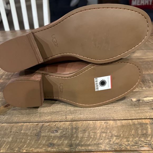 UGG Australia 1017469 Carlin Tan Leather Distressed Tall Boot Size 7 NWOB - Picture 5 of 9